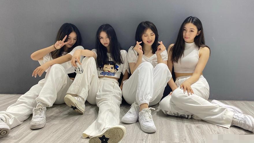 4 thiên kim tiểu thư Cbiz: Đã siêu giàu lại còn chơi với nhau, ai làm lại?-1