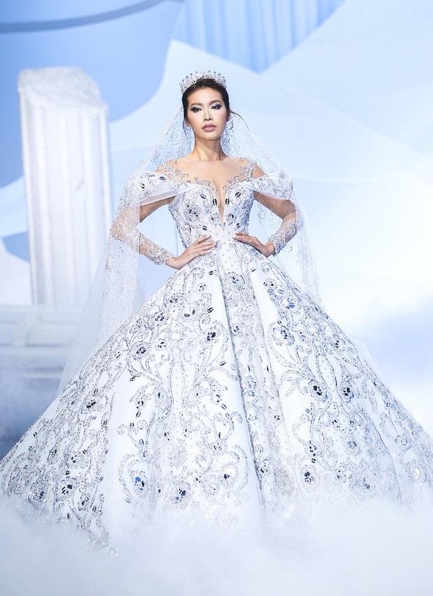 SAO ĐẸP nhất tuần: Minh Tú hóa công chúa trở lại sàn catwalk sau 7 tháng cách ly-3