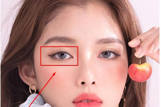 Nháy mắt vào giờ nào, 'điềm báo' chuẩn giờ đó...