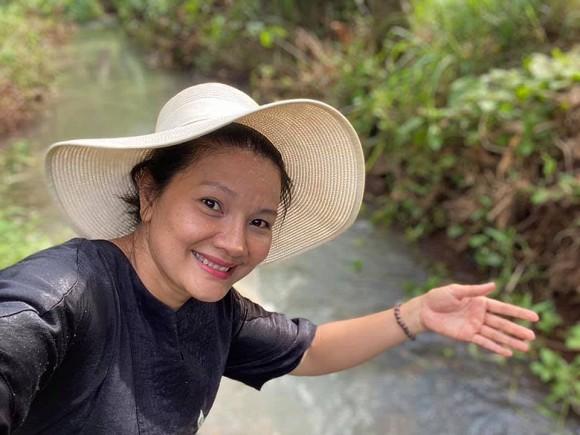 Nữ hoàng cảnh nóng Kiều Trinh bức xúc tố hàng xóm lấn đất-1