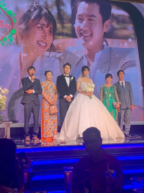 Vợ cũ cầu thủ Phan Thanh Bình kết hôn với chồng kém 9 tuổi siêu điển trai-5