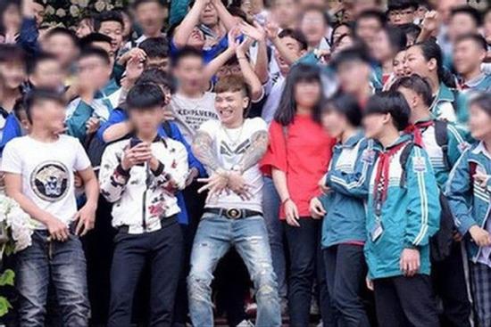 Thủ tướng yêu cầu xử lý tình trạng mạng xã hội tràn lan video giật gân kiếm tiền