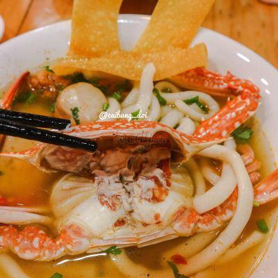 Thúy Ngân ăn vội tô bánh canh ghẹ bình dân lúc đi quay, dân tình nháo nhác hỏi địa chỉ-4