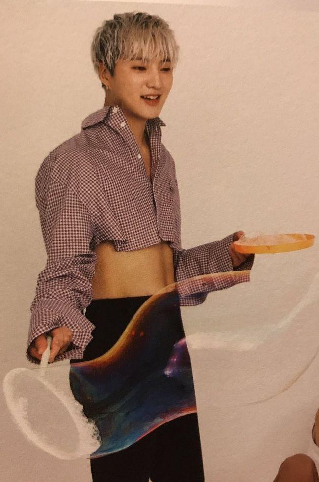 8 sao nam Hàn cũng nghiện mặc áo crop top khoe cơ bụng-7