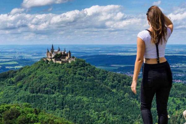 Gia đình đi du lịch khắp thế giới-1