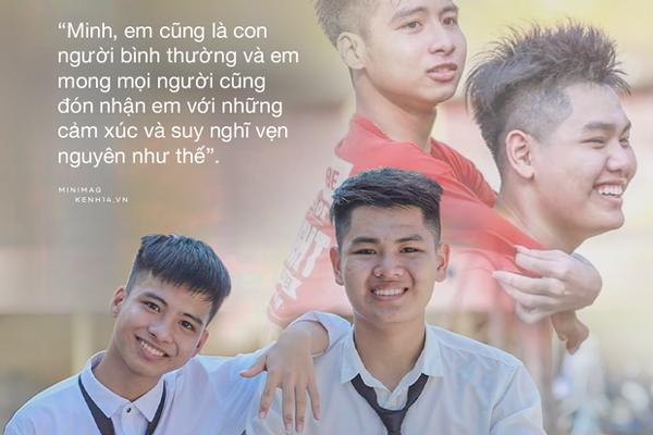 Cô bé 6 tuổi cõng bạn học liệt hai chân đến trường-5