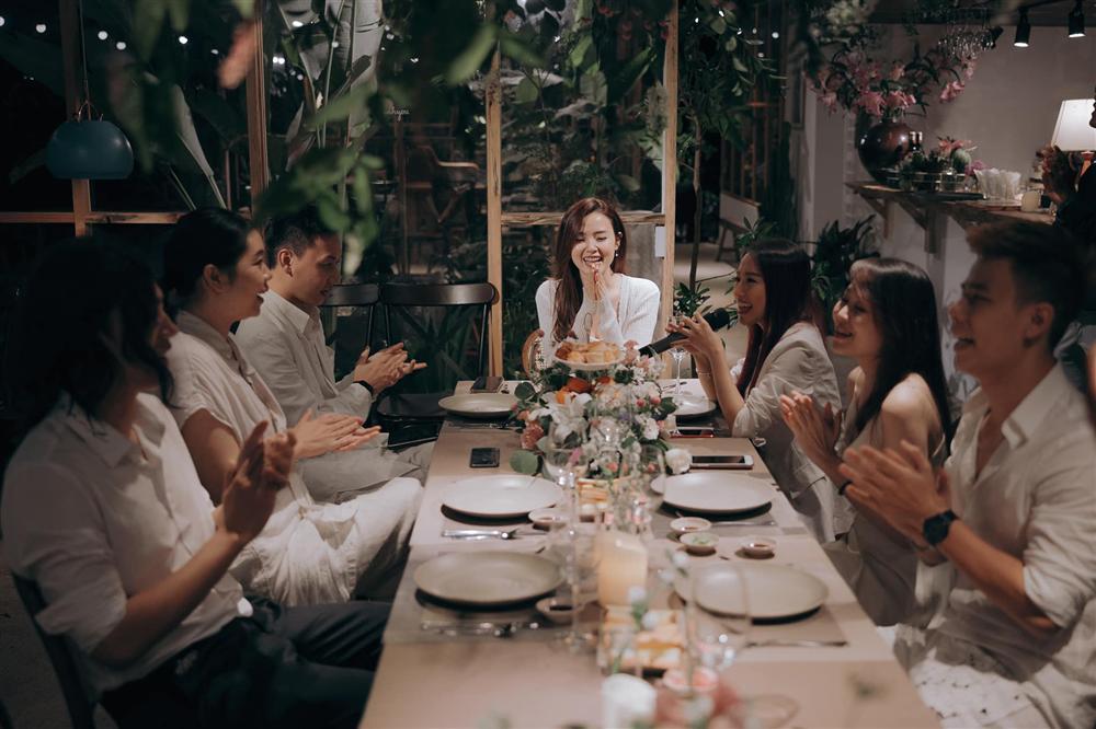 Đón tuổi mới trên núi, Midu gây chú ý khi xuất hiện bên mỹ nam đặc biệt-4