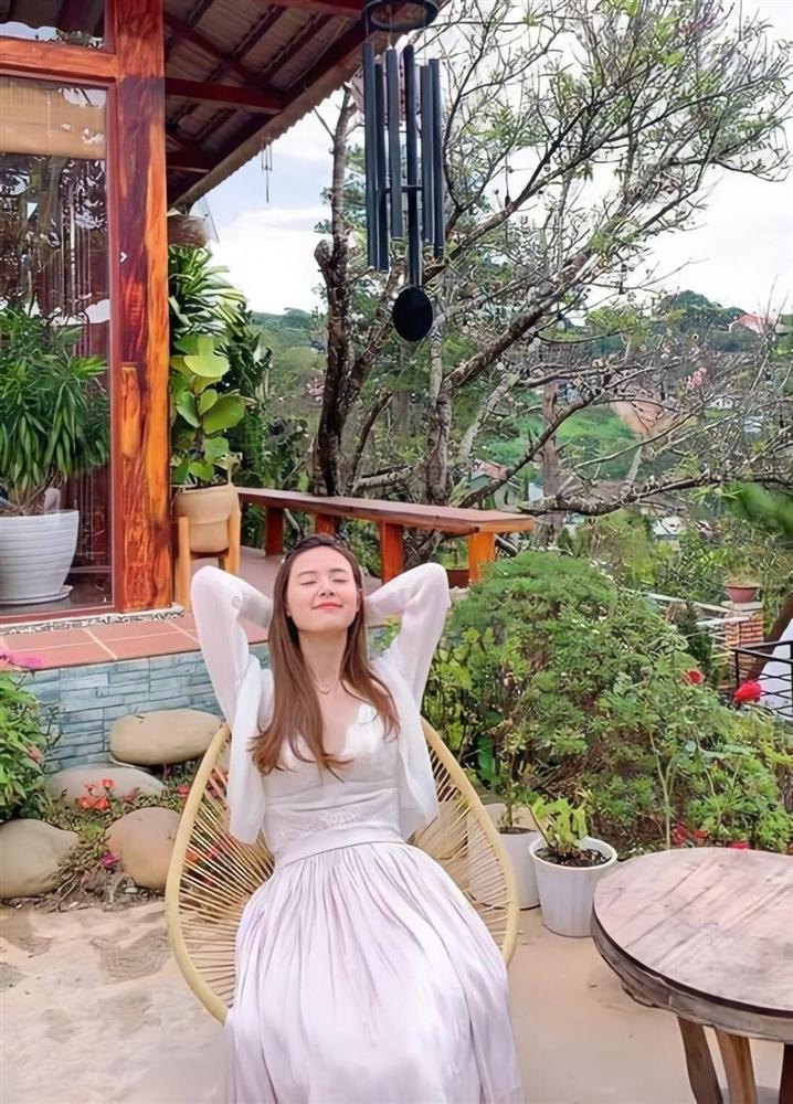 Đón tuổi mới trên núi, Midu gây chú ý khi xuất hiện bên mỹ nam đặc biệt-10