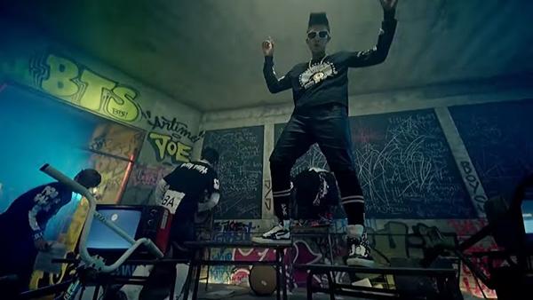 7 điều bạn chắc chắn không thể nhận ra trong trailer Pop-Up: Map Of The Soul-6