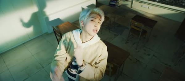 7 điều bạn chắc chắn không thể nhận ra trong trailer Pop-Up: Map Of The Soul-8