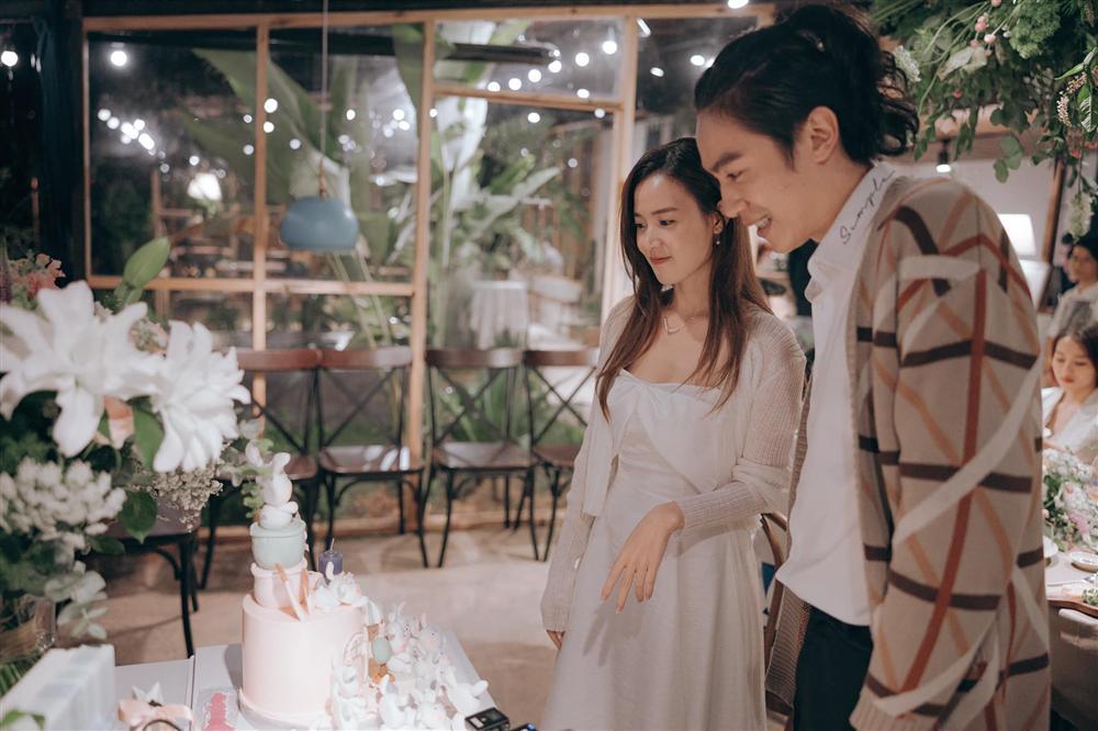 Đón tuổi mới trên núi, Midu gây chú ý khi xuất hiện bên mỹ nam đặc biệt-8