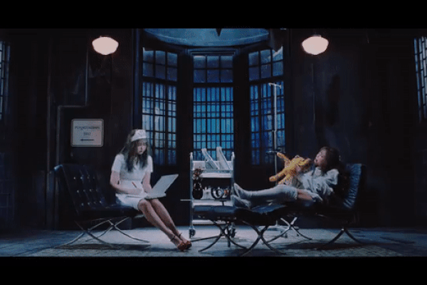 YG mạnh tay xóa cảnh quay mặc đồ y tá của Jennie khỏi MV Lovesick Girls-3