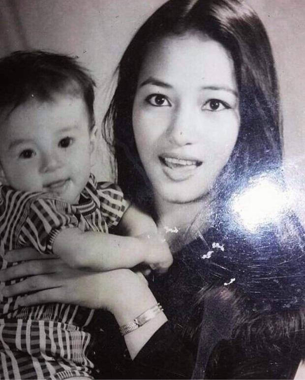 Khoe cả nhà toàn mỹ nhân, soi đến ảnh chủ nhân bài đăng còn bất ngờ hơn nữa-3