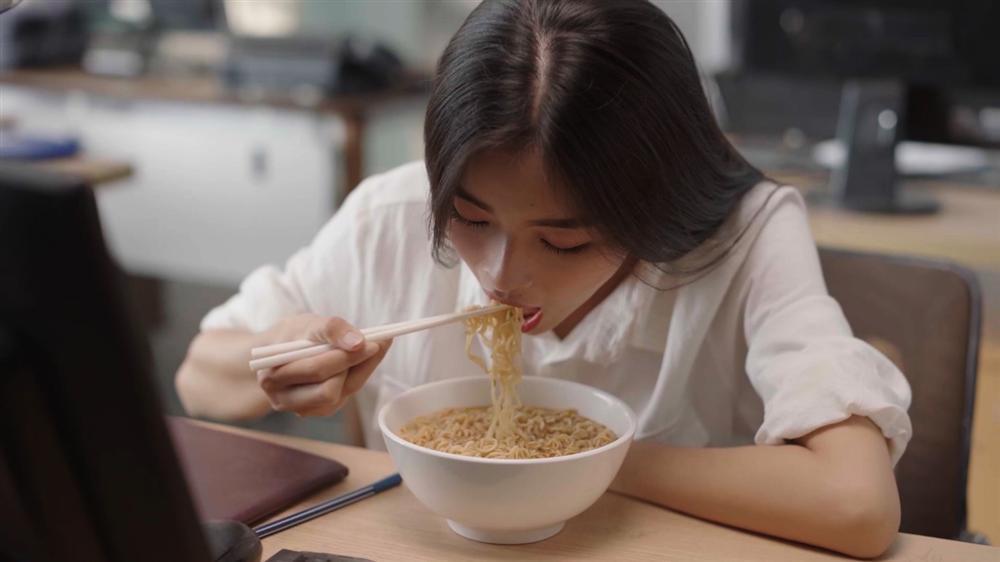 Cùng Trúc Nhân quay ngược một vòng ký ức với MV Làm gói đỡ thèm-3