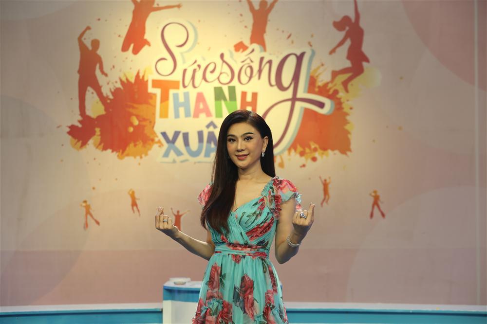 Lâm Khánh Chi tiết lộ bố là tay buôn đồ cổ tiền tỷ: Mục sở thị vài món đồ trong nhà-1