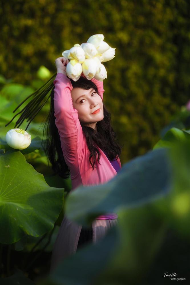 Cắm hoa lạ chơi chơi, mẹ Hà Nội biến căn nhà thành chợ hoa xịn-1