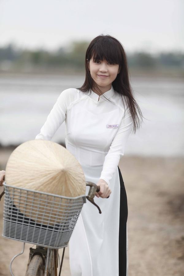 Tiếp bước Sơn Tùng M-TP, Ngọc Trinh công bố diễn viên độc quyền mà ai cũng ngạc nhiên-3