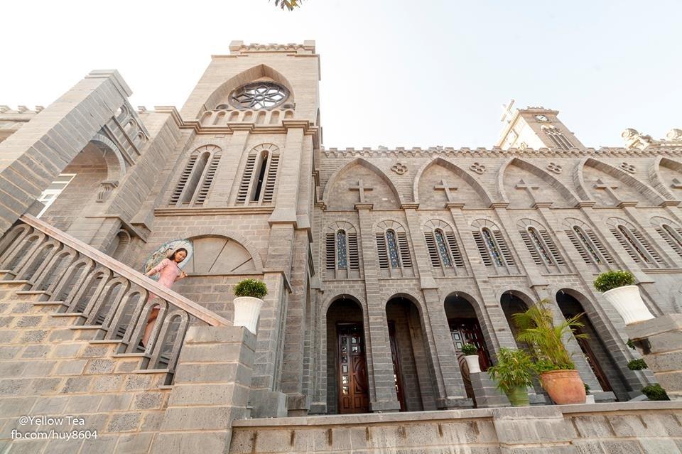 Lạc bước vào lâu đài cổ tích với những nhà thờ đẹp nhất 3 miền không phải ai cũng biết-12