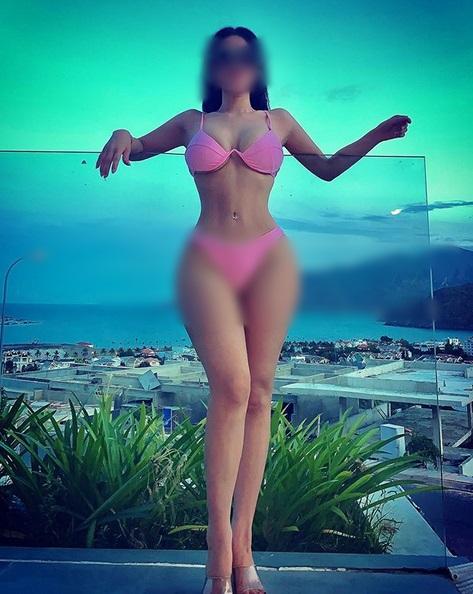 Cô giáo Trang cứ lên đồ là hở 70% cơ thể, có lúc còn cởi tất luôn cho máu-5