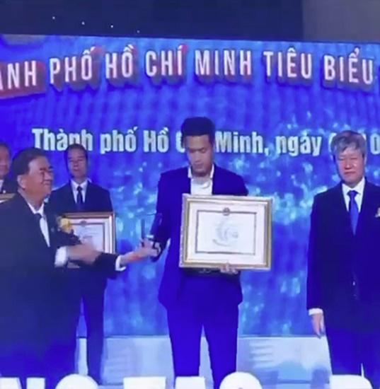Ai cũng biết Phillip Nguyễn là em chồng Hà Tăng, nhưng tên thật của anh ấy là gì?-1