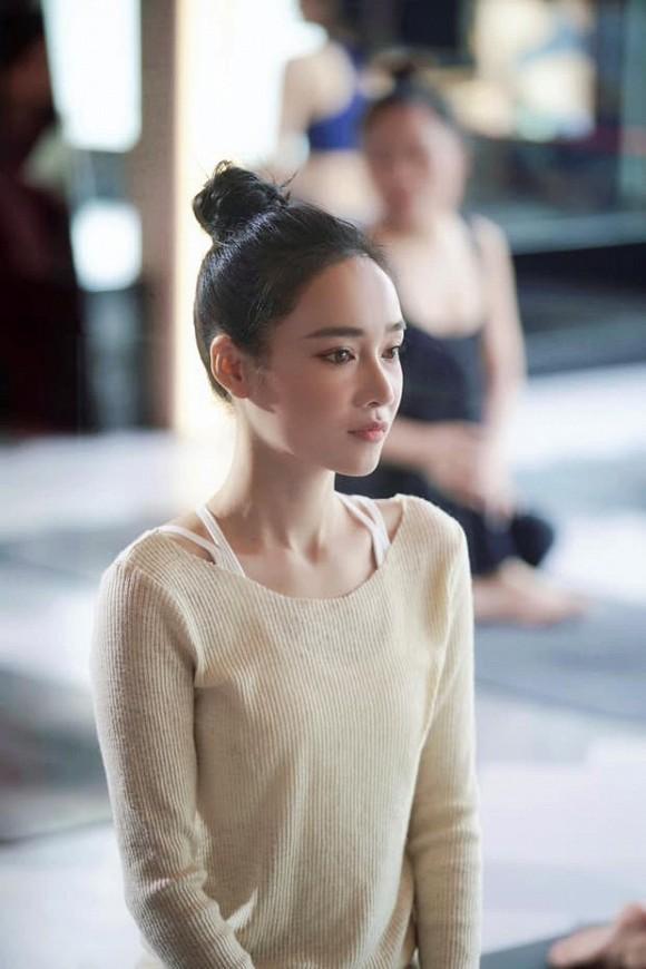 Chỉ là đi tập yoga, Nhã Phương cũng gây sốt với nhan sắc đỉnh cao và body chuẩn đét-1