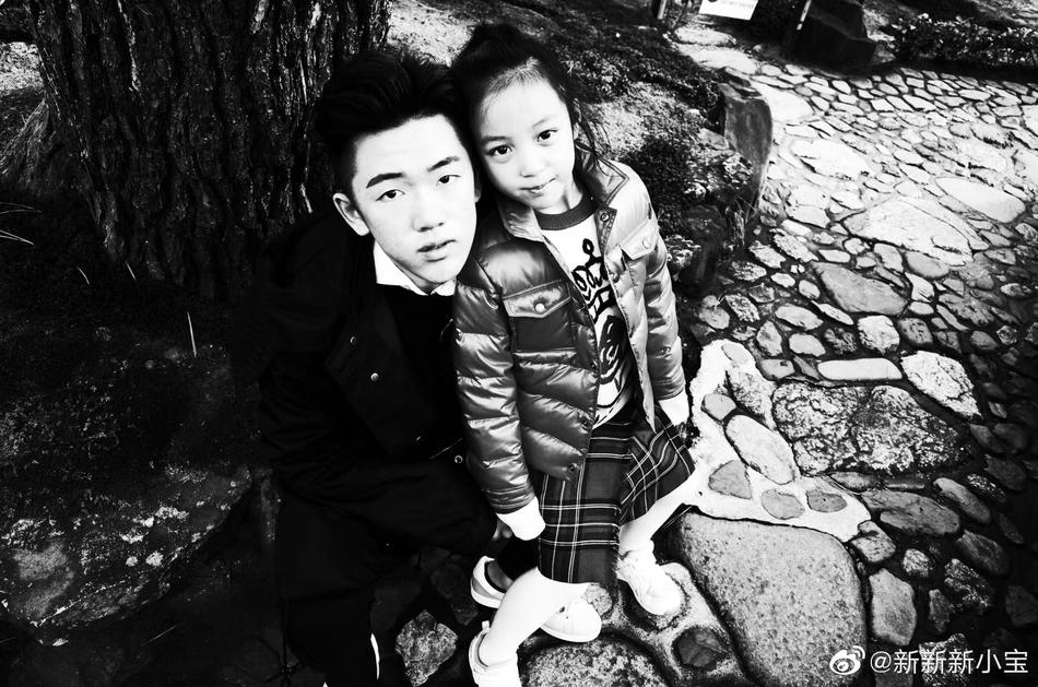 Con trai Triệu Vy công khai bạn gái xinh đẹp, gia thế khủng-12