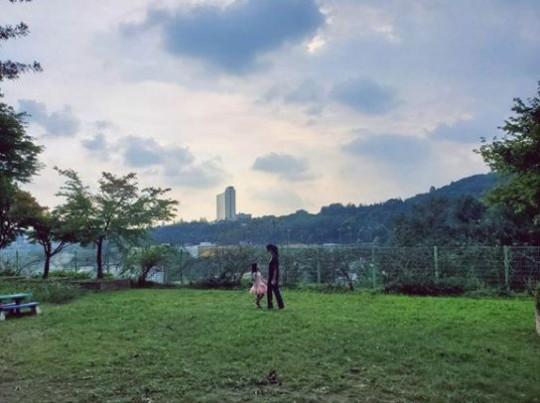 Vợ Jang Dong Gun hiếm hoi khoe con-2