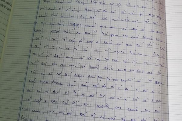 Nghỉ học mượn vở bạn chép bài, nữ sinh khóc thét vì không thể dịch nổi chữ-6