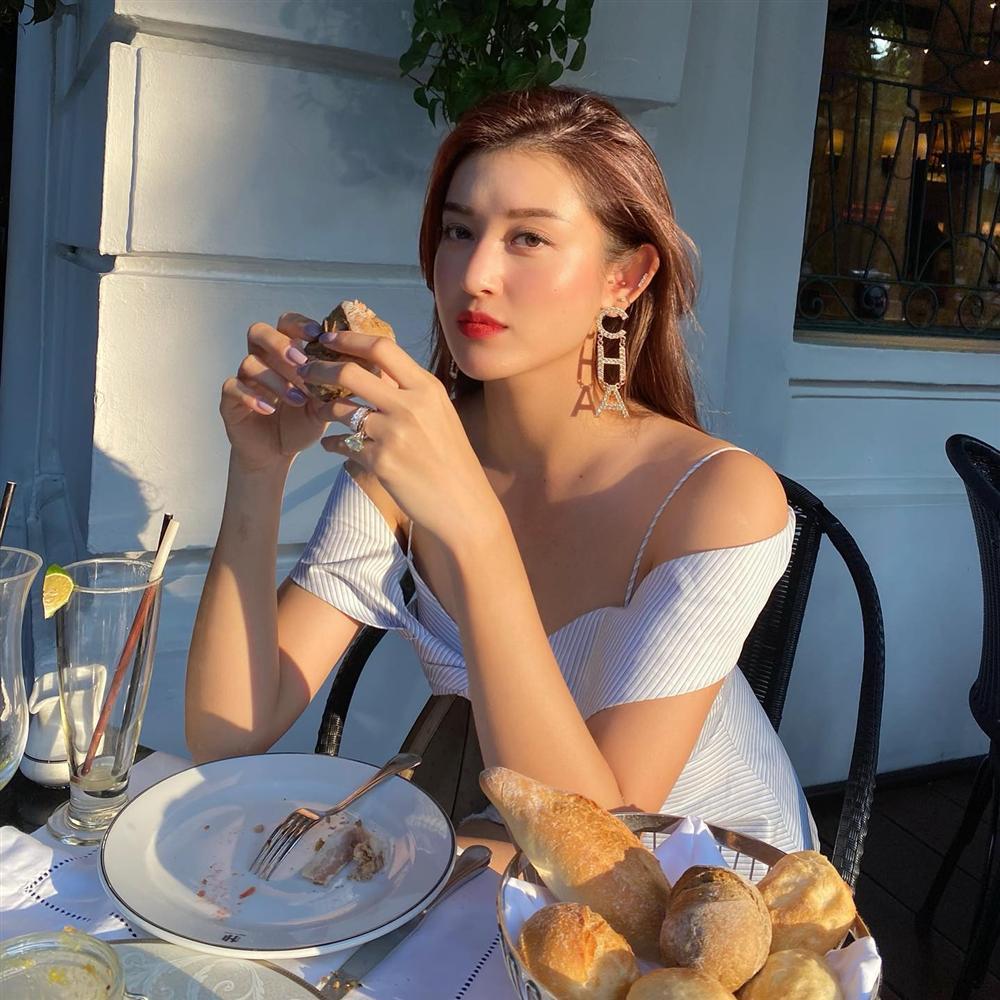 Á hậu Huyền My khiêm tốn nhận kém sắc trước mỹ nữ Tân Cương-1