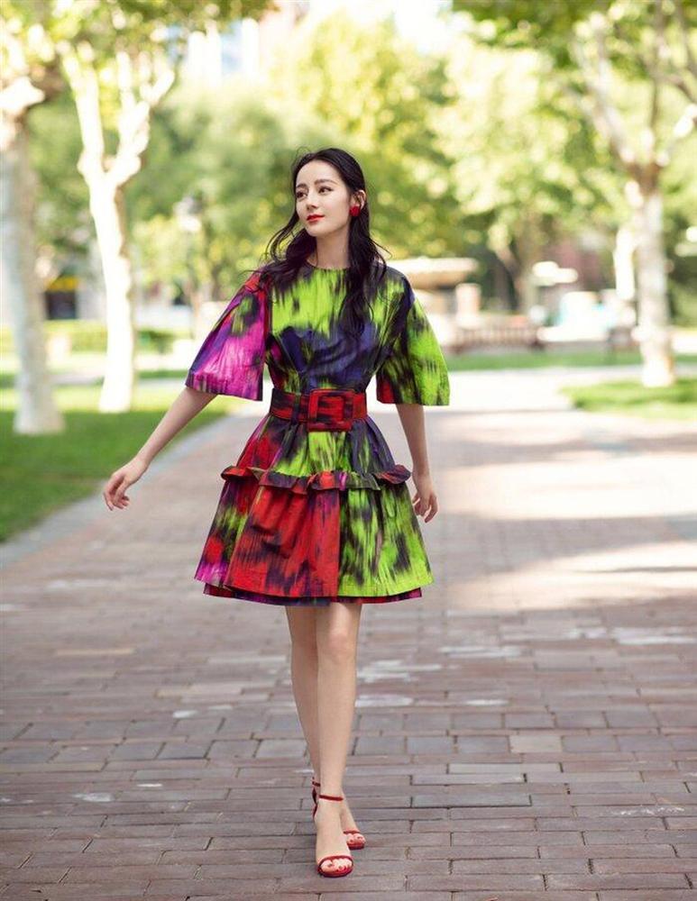 Á hậu Huyền My khiêm tốn nhận kém sắc trước mỹ nữ Tân Cương-3