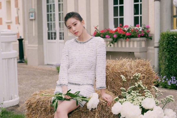 Lưu Thi Thi khoe điểm vàng đẹp ná thở khi mặc đồ trễ vai-10