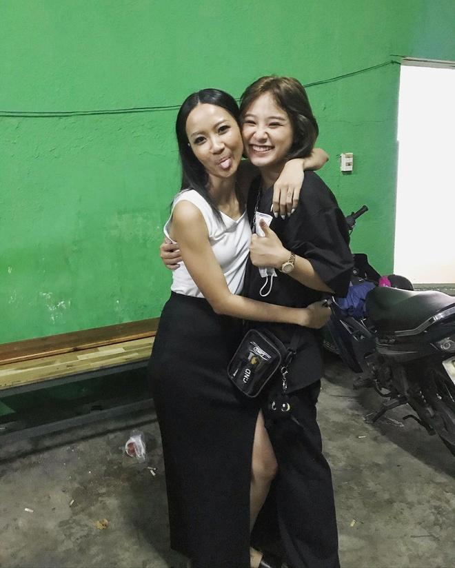 Chia sẻ lý do chọn theo đuổi rap, Nul cho biết: "Vì tôi được bày tỏ cảm xúc qua lời rap, lyrics có ý nghĩa nhất là khi được viết ra bằng chính cảm xúc, câu chuyện thật. Khi đó, tôi mới được là chính mình". Nữ sinh 17 tuổi tiết lộ cô thường nghe rap, ít quan tâm đến dòng nhạc khác. Ảnh: IGNV.