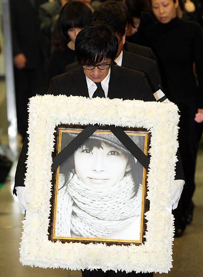 No.1 hot search MXH Hàn Quốc: Cuộc điện thoại cuối cùng của Choi Jin Sil trước khi quyết định tự tử lần đầu được tiết lộ-2