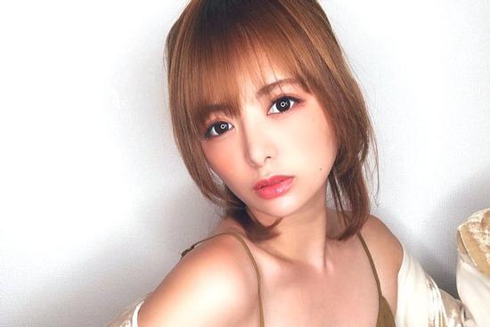 Người mẫu nữ cắt đứt quan hệ gia đình, chia tay người yêu vì đam mê đóng phim 18+