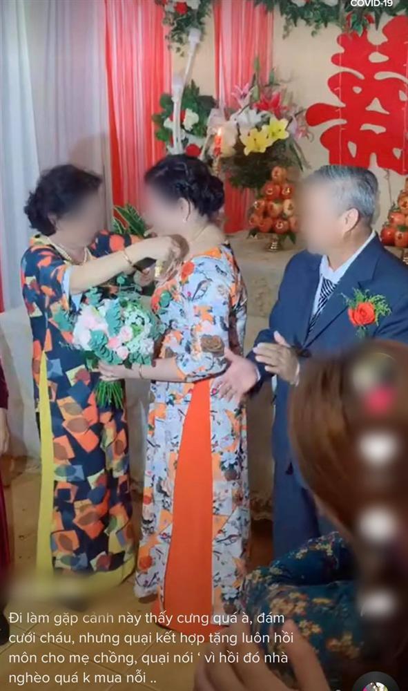 Màn trao vàng có 1-0-2 trong đám cưới khiến quan khách vỗ tay rần rần-3