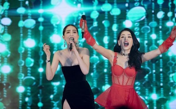 Chi Pu ngày càng bạo, mặc váy khoét khắp nơi xốn con mắt-7