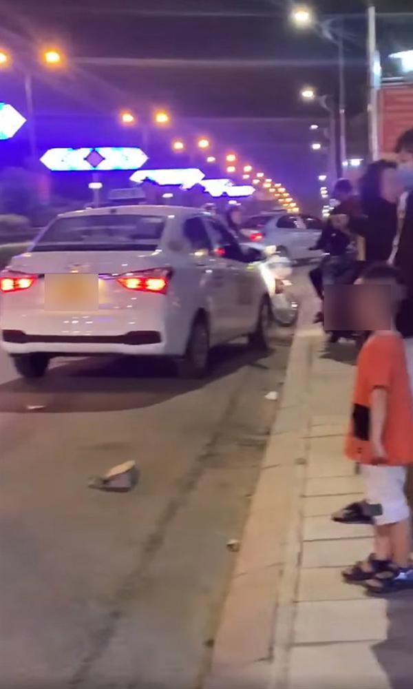 Đánh ghen tiểu tam bẹp dí, vợ chỉ mặt chồng: Bố ngủ với gái, cho con nằm cạnh-4