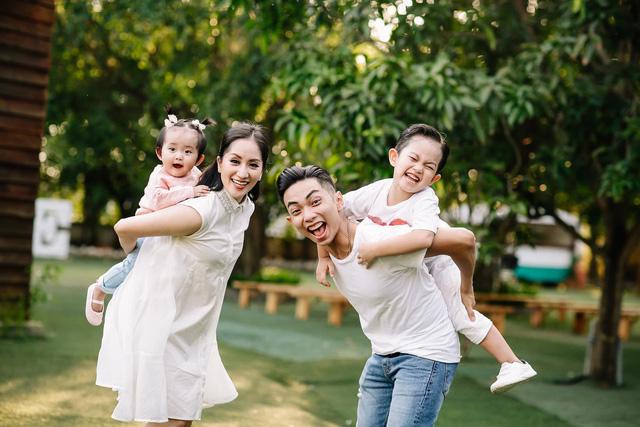 Trước Thảo Trang - Quang Pháp, Vbiz có nhiều cặp đôi chị em hạnh phúc viên mãn-6