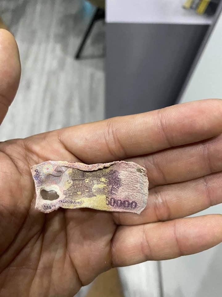 Mơ cho tiền vào lò vi sóng sẽ nở bung như gạo, thanh niên làm thử rồi khóc ròng-2