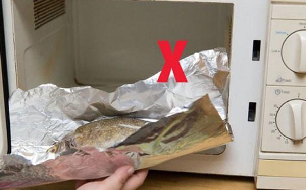 Mơ cho tiền vào lò vi sóng sẽ nở bung như gạo, thanh niên làm thử rồi khóc ròng-6