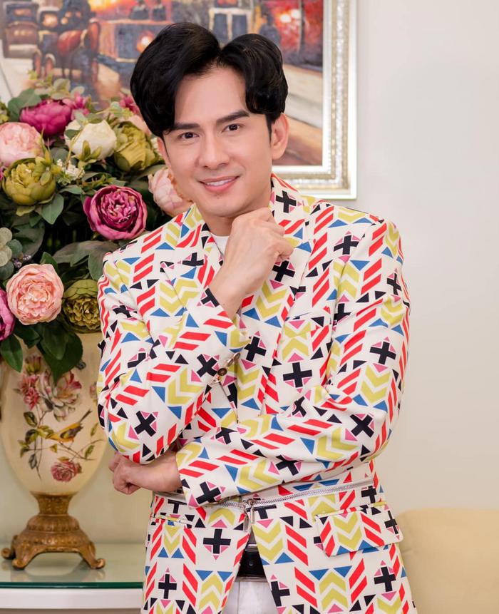 Huyền My bị đèn flash hại trang điểm như hề - Đan Trường giảm sức hút vì tóc cứng đơ-6