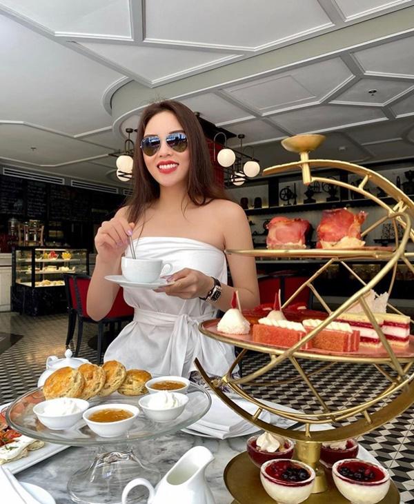 Mỹ nhân Việt mê mệt pose dáng theo trend trà chiều sang chảnh-5