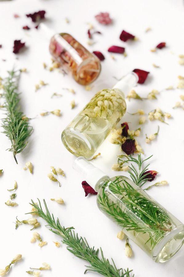 Học gái Hà Nội tự chế nước thơm xịt phòng, chỉ 5 phút mà bếp nhà ngát hương cả tháng-2