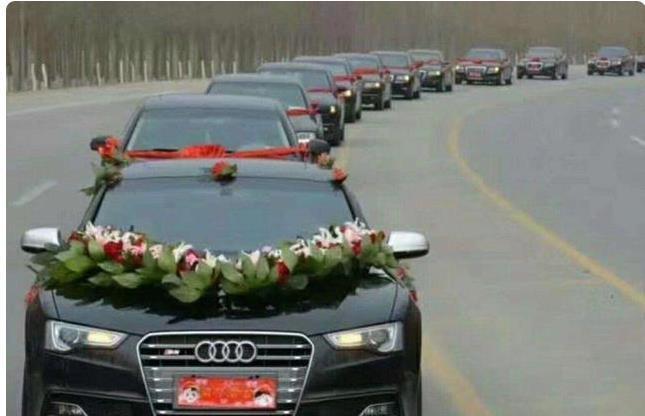 Chú rể thót tim khi người yêu cũ lái xe sang, gây chú ý ở đám cưới-1