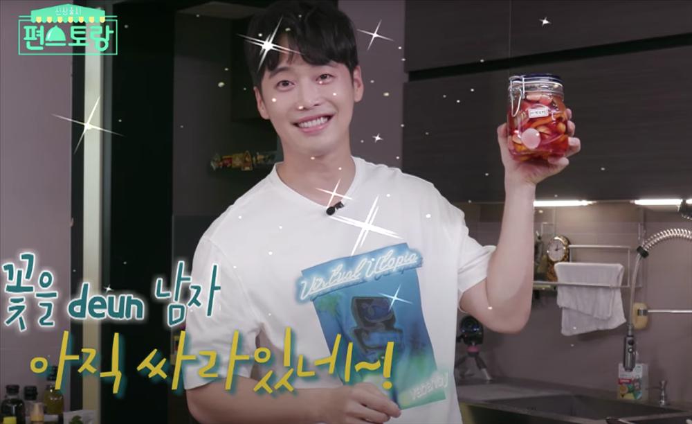 Con trai hoàng tử nụ cười xứ Hàn gây sốt vì đẹp trai giống hệt bố-2