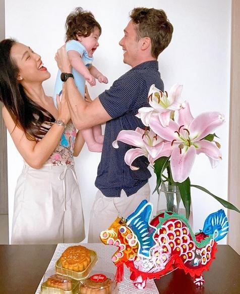 MC Hoàng Oanh chuẩn kiếp đẻ thuê: Con trai có mỗi mắt hí giống mẹ-5