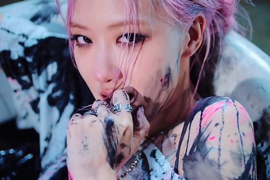 Bề ngoài mạnh mẽ nhưng 3 con giáp này lại rất dễ bị suy sụp tinh thần