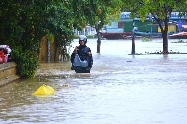Lũ sông Bồ tại Huế vượt mức lịch sử năm 1999, ngập lụt còn kéo dài-1