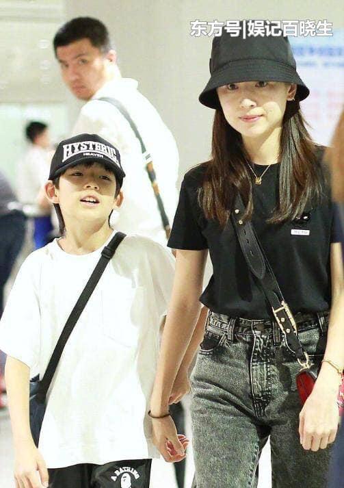 Phú Sát Hoàng hậu bị ghét nhất Hoa ngữ: Mặt mộc có nếp nhăn nhưng làn da vẫn trắng sáng, mắt trong trẻo-4