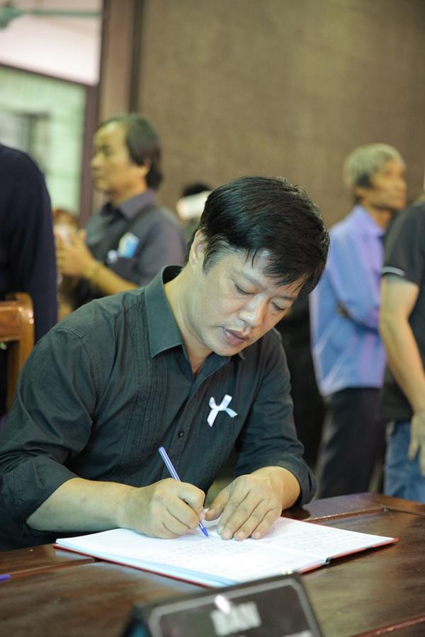 MC Nguyễn Hữu Chiến Thắng nghẹn ngào gửi những lời tiễn biệt tới người đồng nghiệp thân thiết.